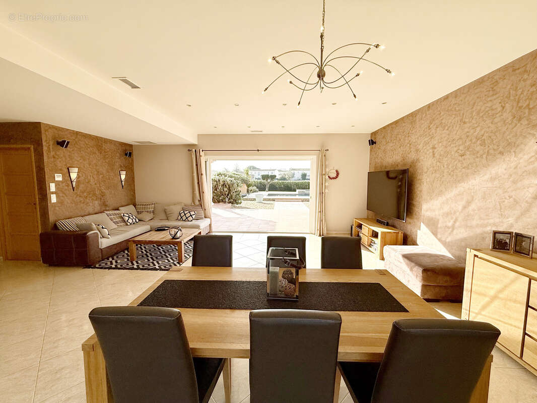 Maison à NISSAN-LEZ-ENSERUNE