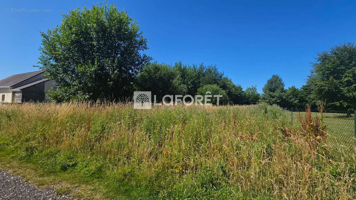 Terrain à SAINT-PIERRE-DES-FLEURS