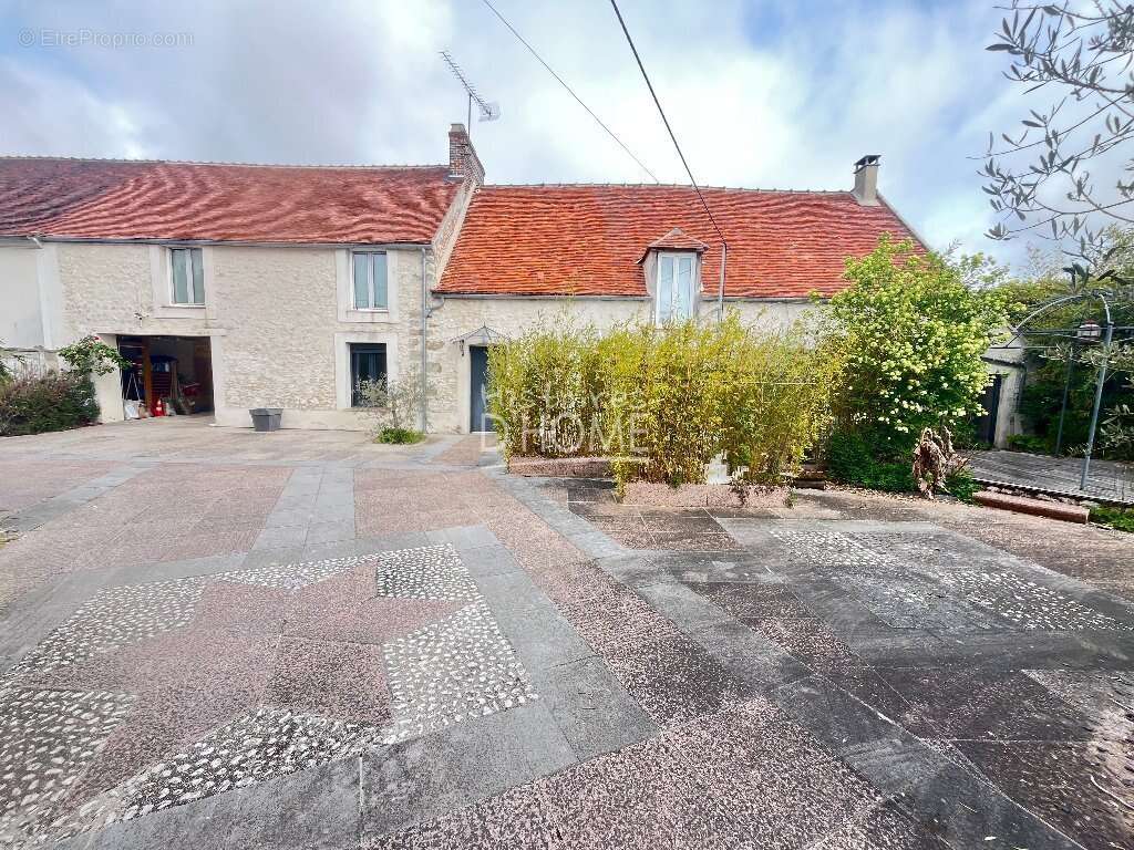 Maison à JOUY-LE-CHATEL