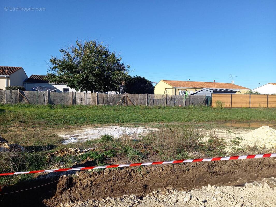Terrain à SAUJON