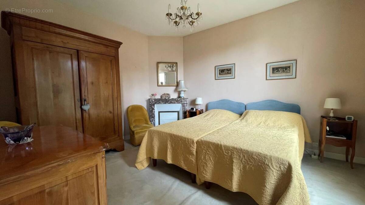 Maison à LES CLAYES-SOUS-BOIS