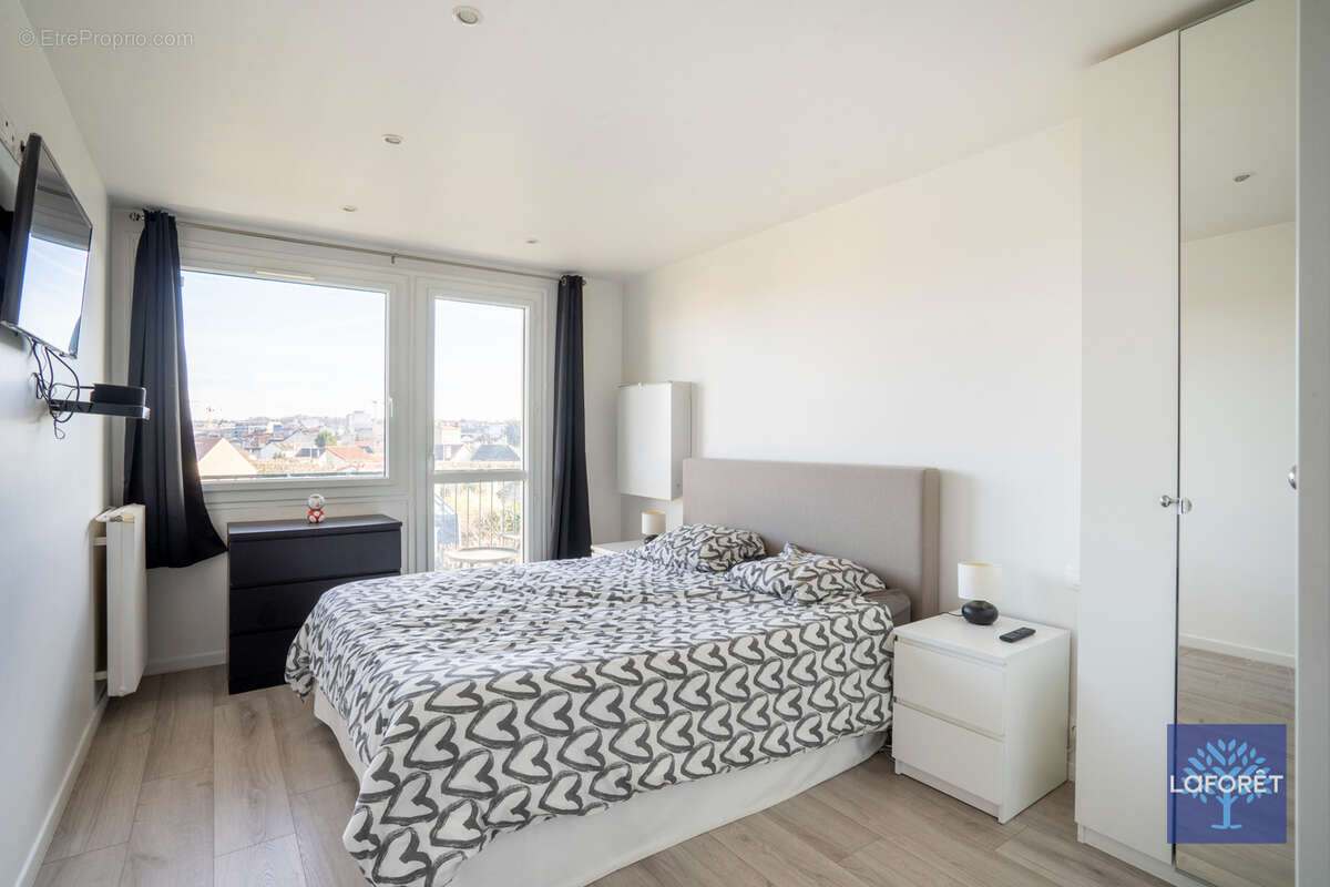 Appartement à LES PAVILLONS-SOUS-BOIS