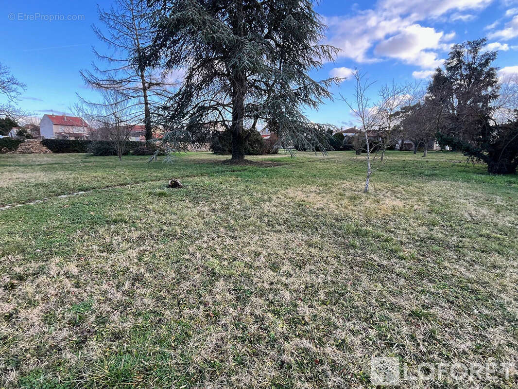 Terrain à LEMPDES-SUR-ALLAGNON