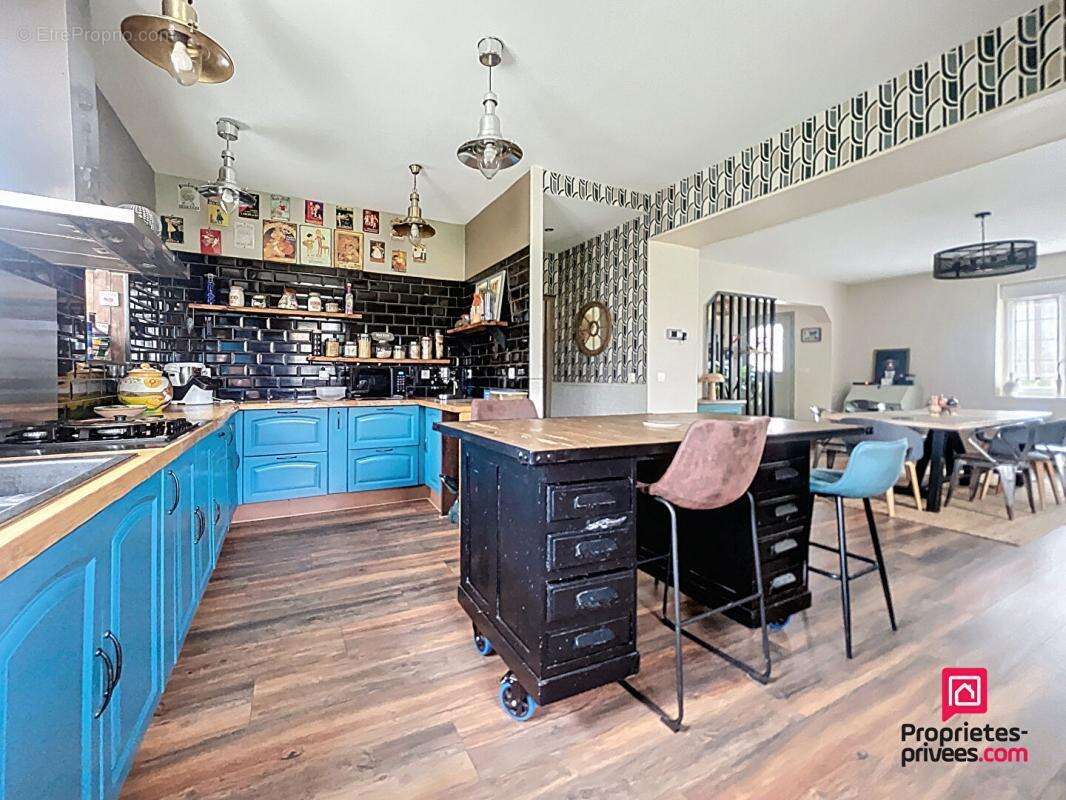 Maison à LE MELE-SUR-SARTHE