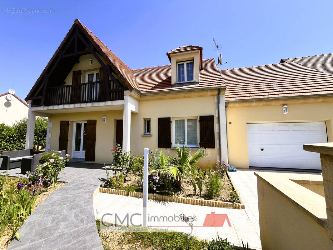 Maison à LEVES