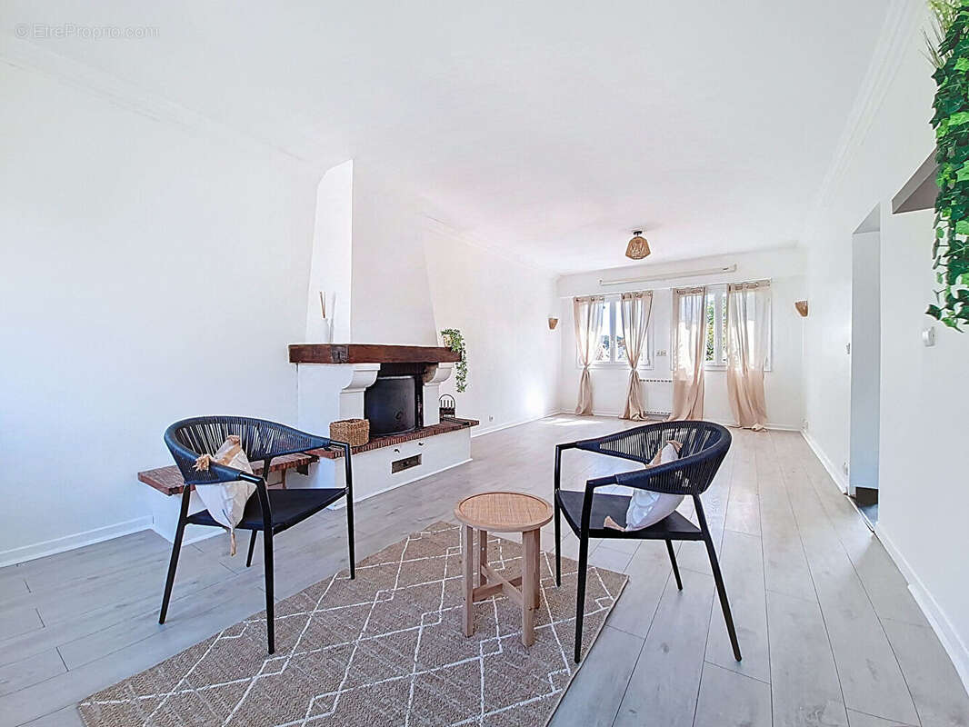 Maison à SAINTE-LUCE-SUR-LOIRE