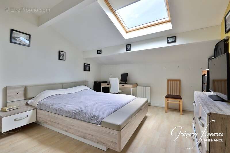 À vendre – Beau duplex 3 pièces de 78,19 m² au dernier étage, avec balcon, garage et place de parking privative - photo 7