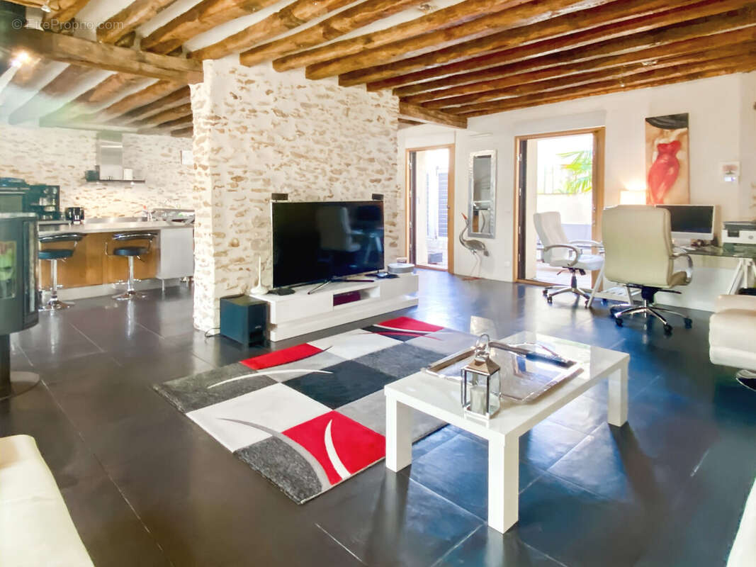 Séjour accès terrasse - Maison à OZOIR-LA-FERRIERE