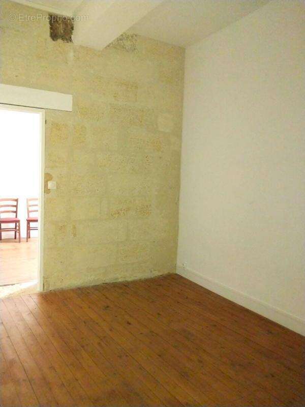 Appartement à COUTRAS