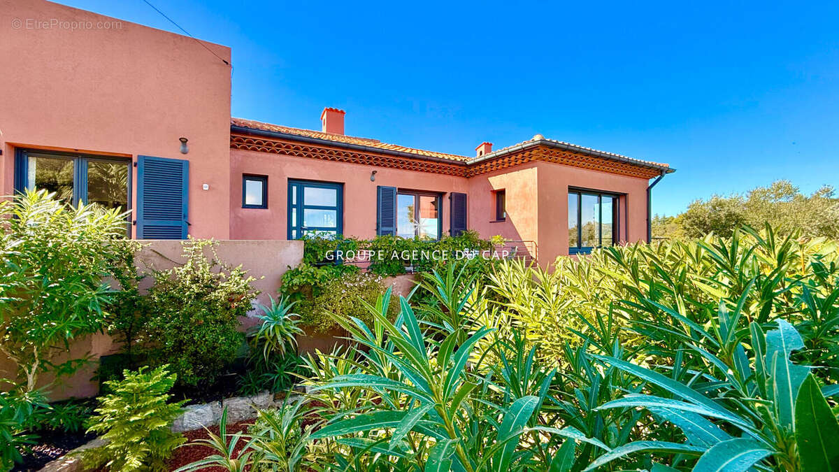 Maison à LES ISSAMBRES