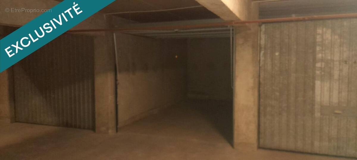 Photo 1 - Parking à FERNEY-VOLTAIRE