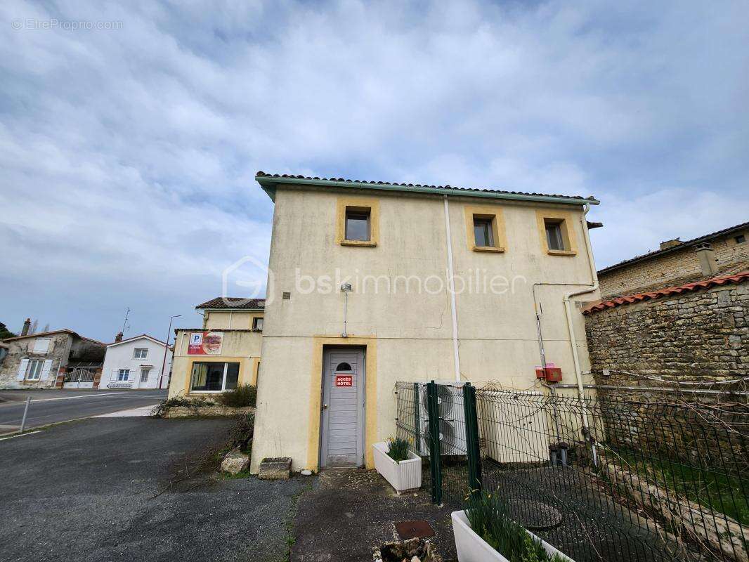 Appartement à CHENAY