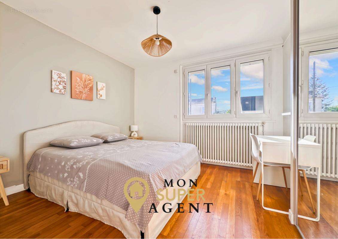 Maison à VAUX-LE-PENIL