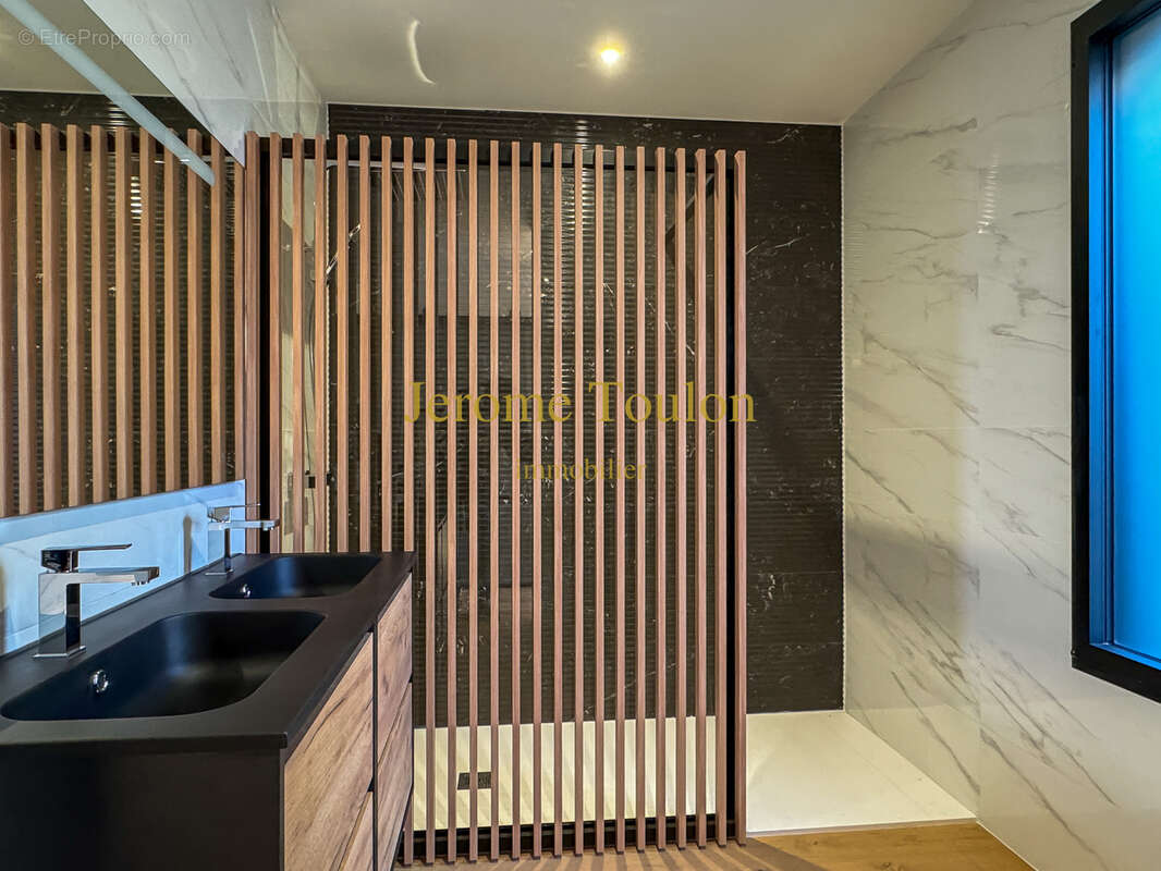 Maison à VAUX-SUR-MER