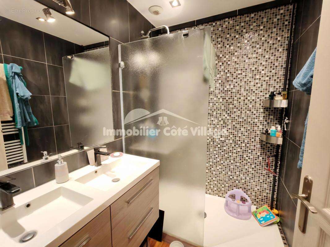 Appartement à PEILLE