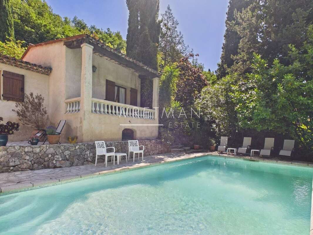 Maison à TOURRETTES-SUR-LOUP