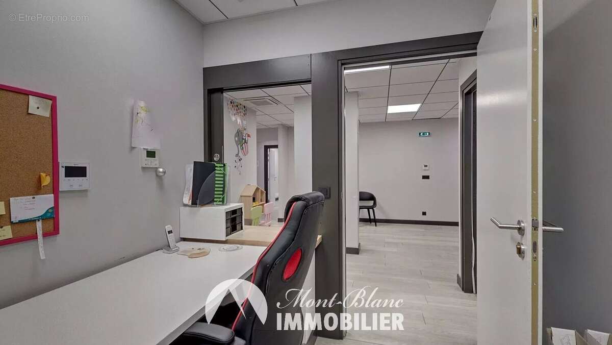 Espace commercial moderne à Sallanches - photo 2