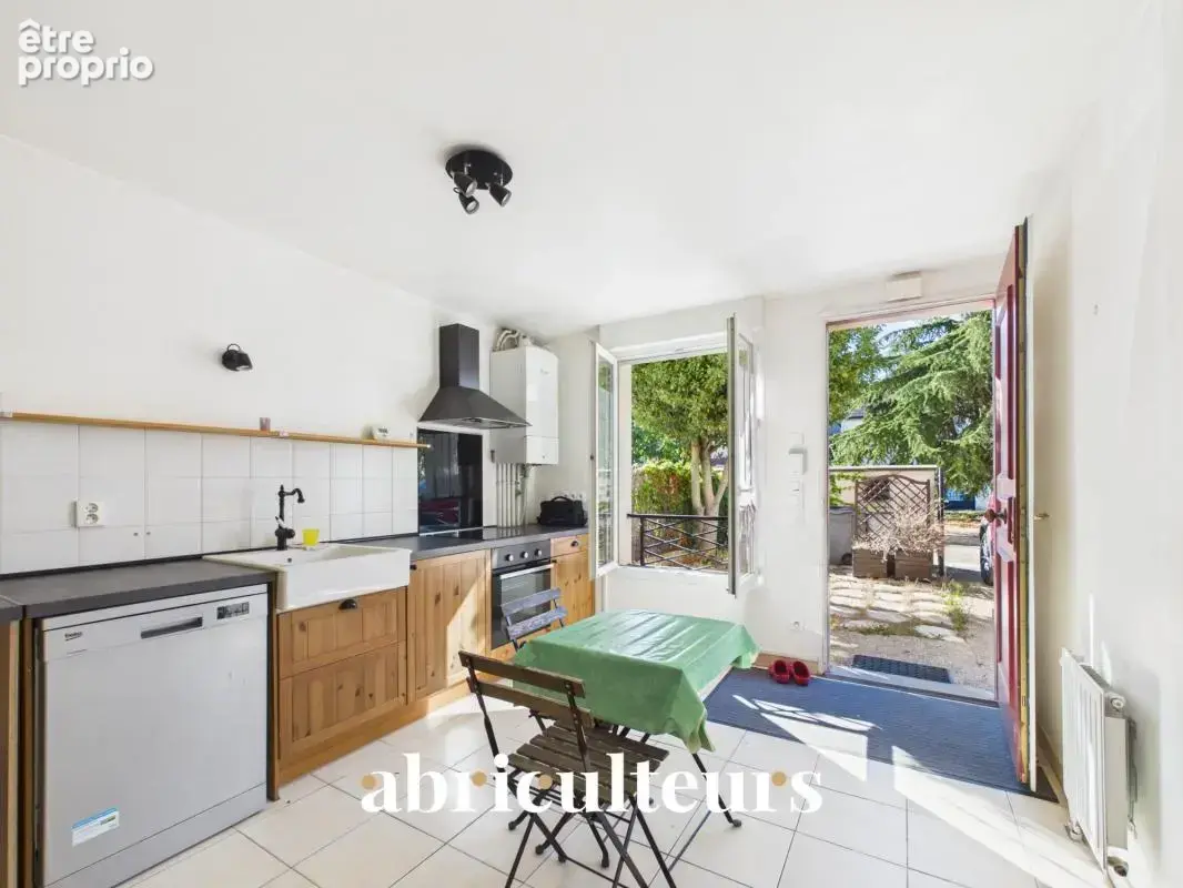 Maison familiale avec jardin, terrasse, garage et 4 chambres, à proximité du RER C et du tram T1 à Gennevilliers (92230) - photo 5