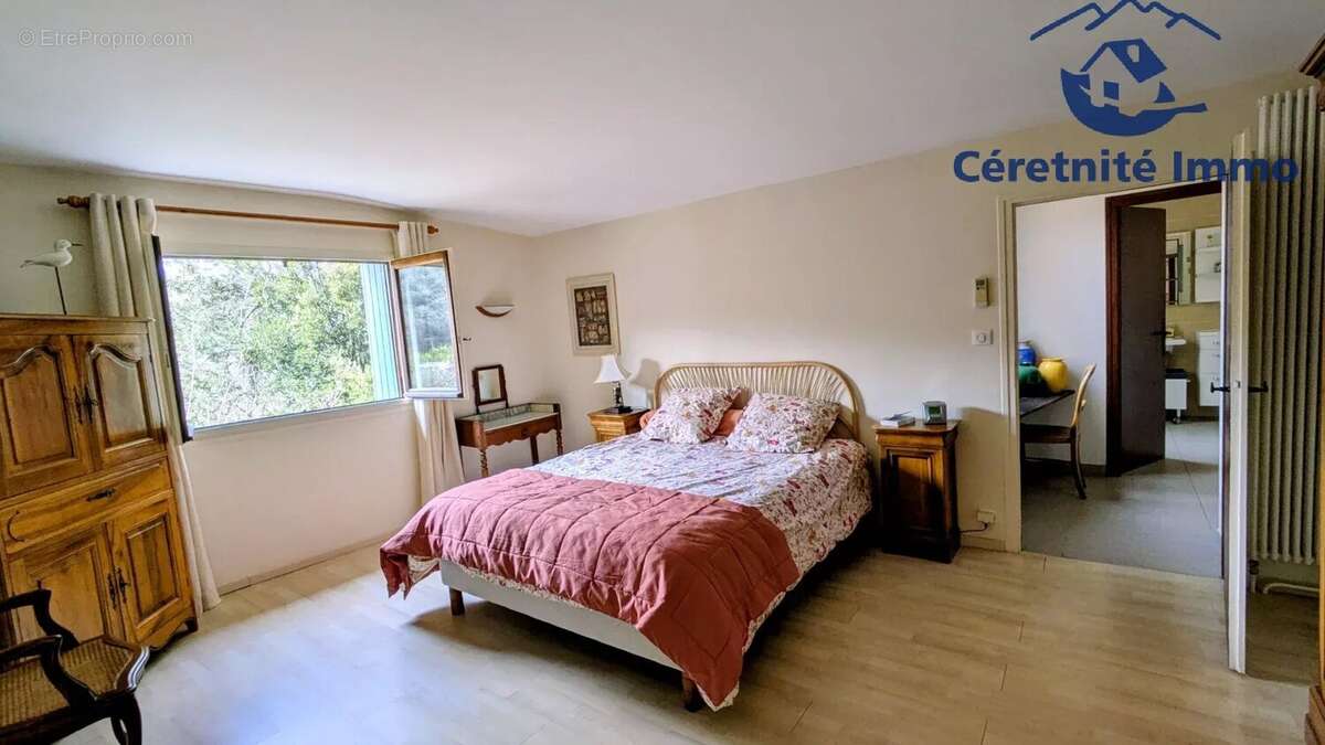 Maison à REYNES