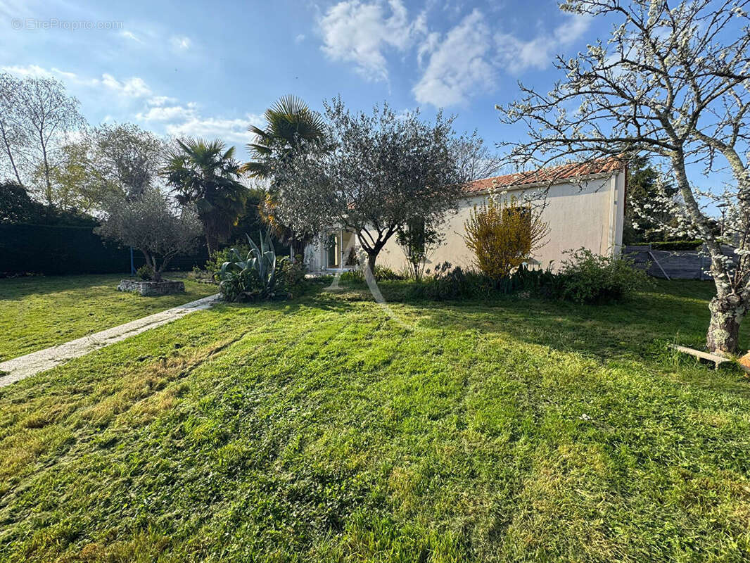 Maison à BEAULIEU-SOUS-LA-ROCHE