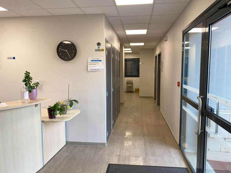 Commerce à ISNEAUVILLE