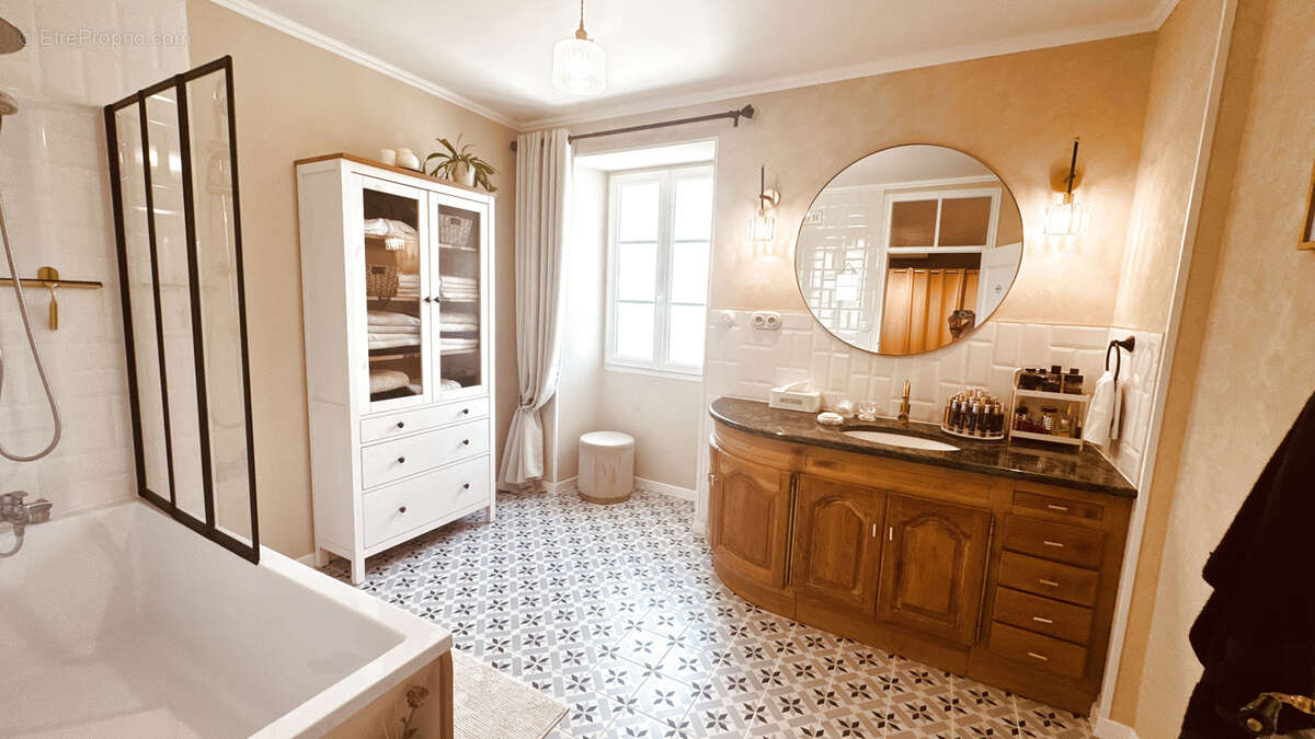 Maison à VAULT-DE-LUGNY