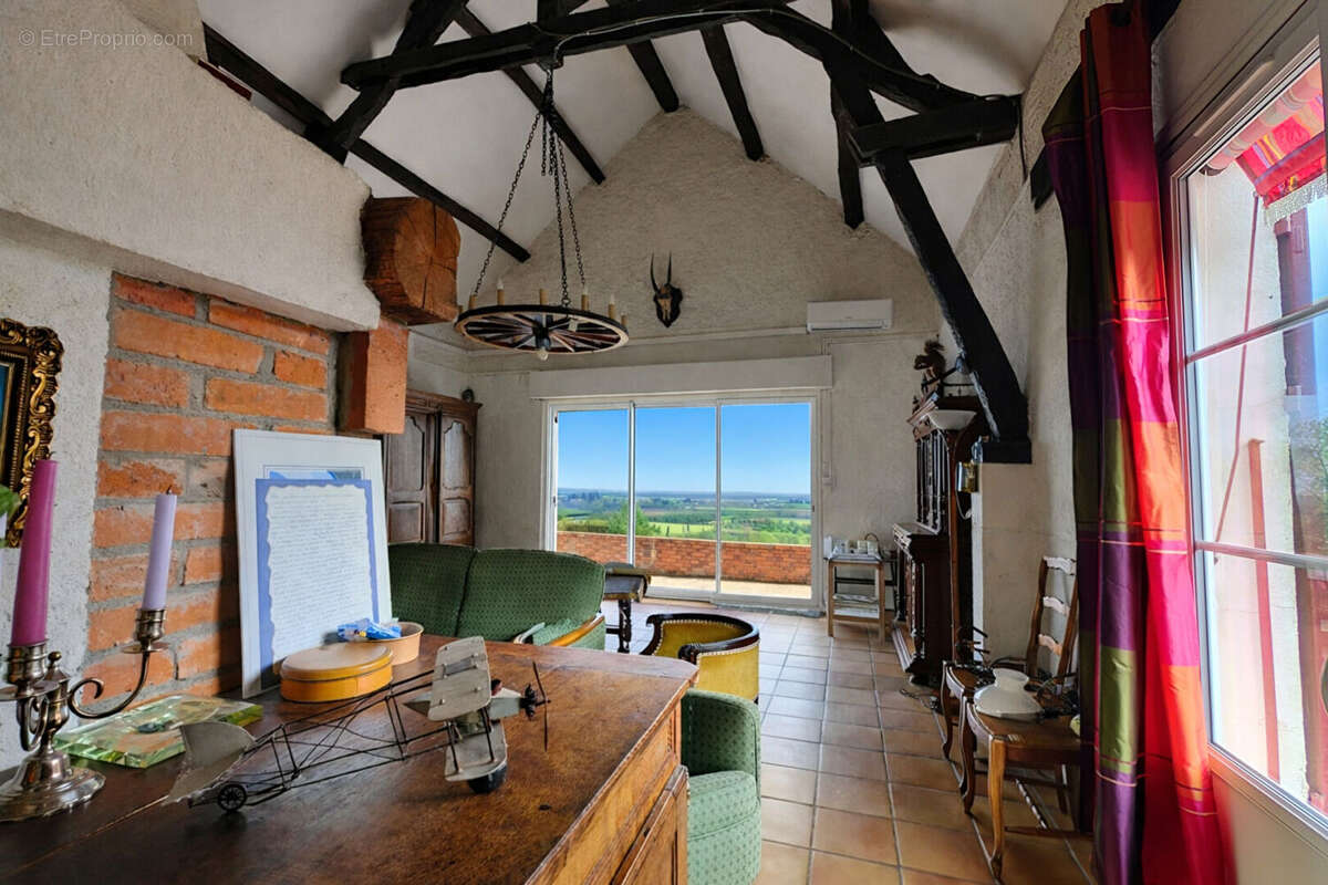 Maison à CHATEL-DE-NEUVRE