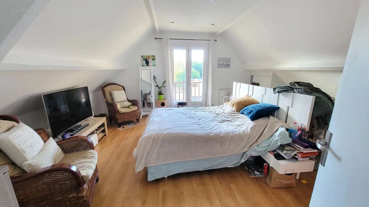 Maison à COUBRON