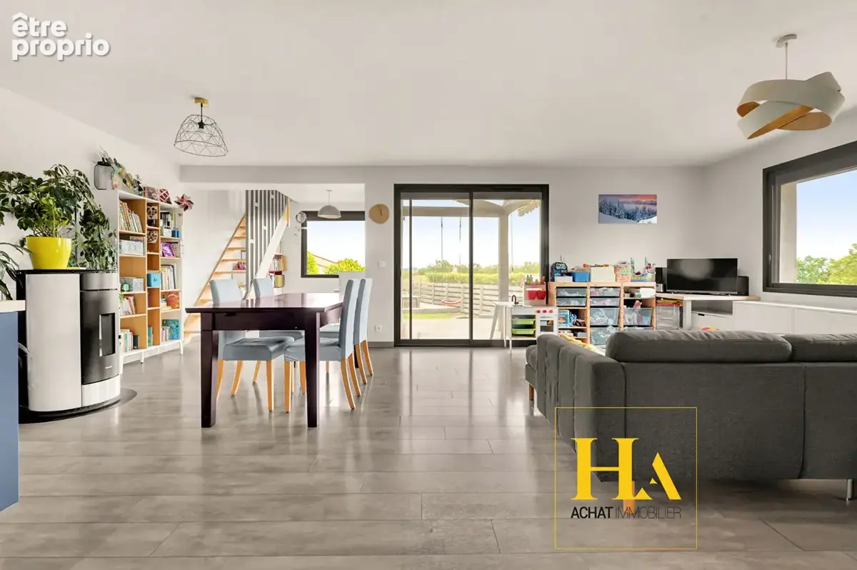 Photo Maison à Ayguesvives au prix de 369 000€