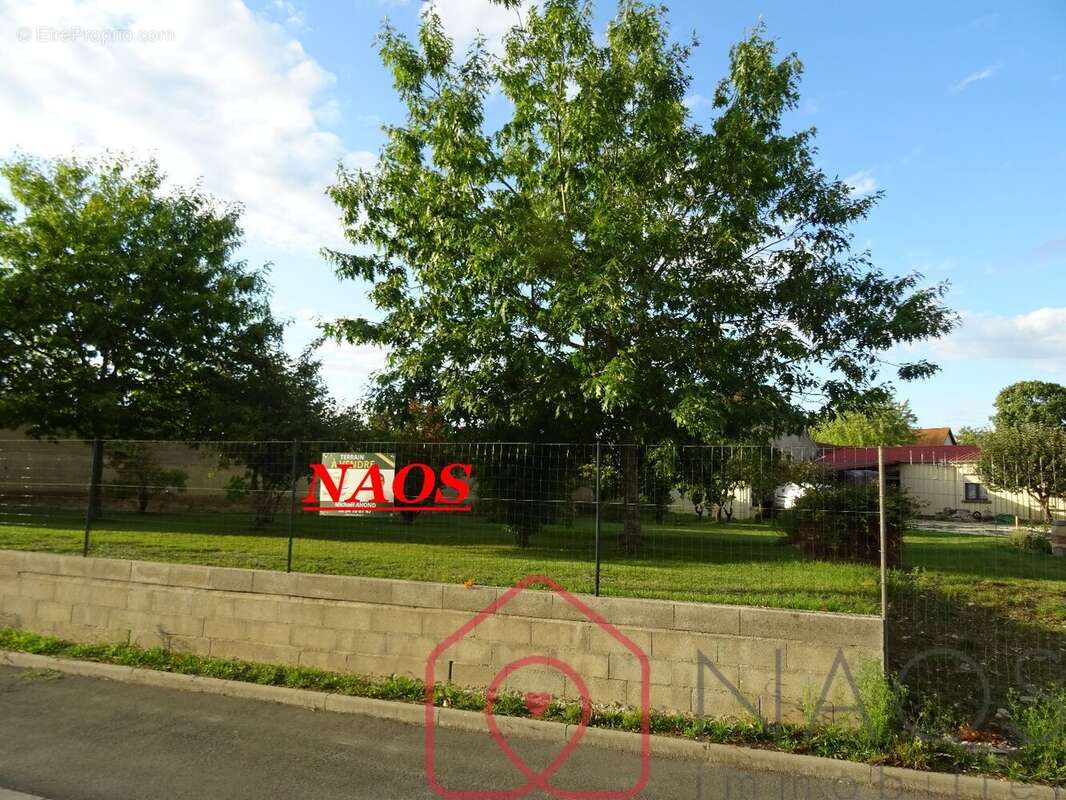 Terrain à AUBIGNY-SUR-NERE