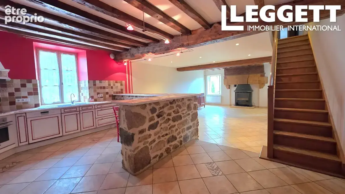 Fermette rénovée 4 chambres avec grandes granges, 2,4 ha et potentiel professionnel près de Saint-Christophe - photo 3
