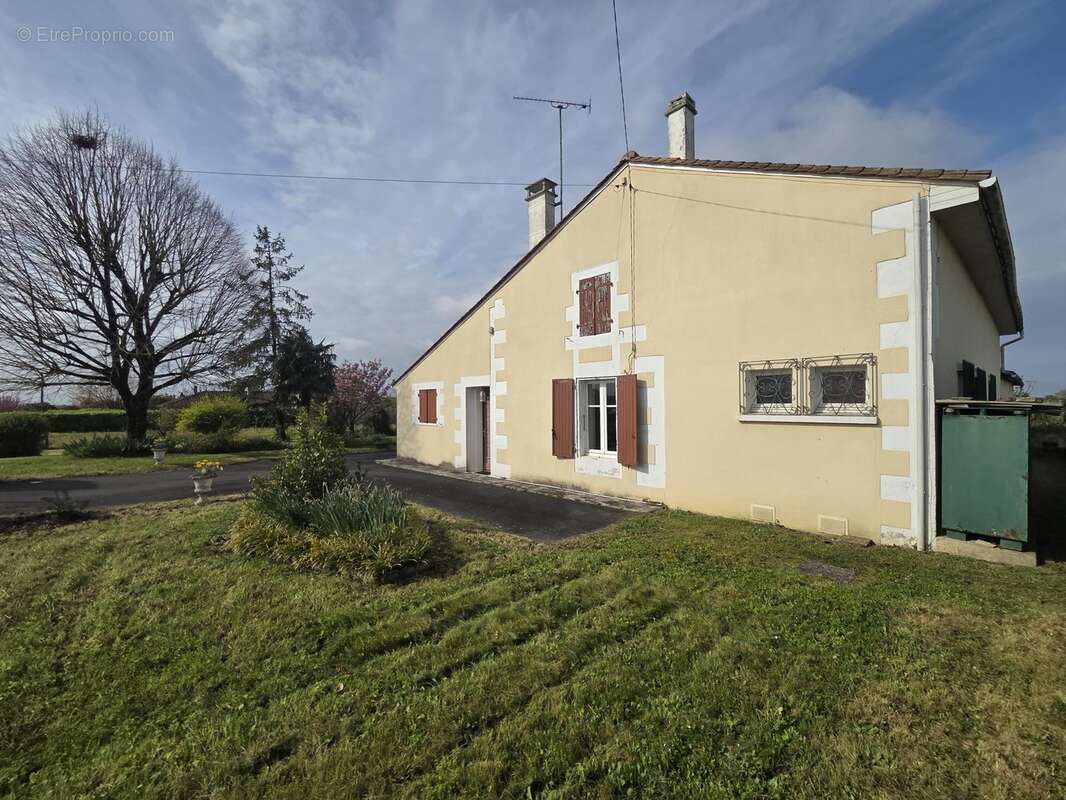 Appartement à HIERSAC