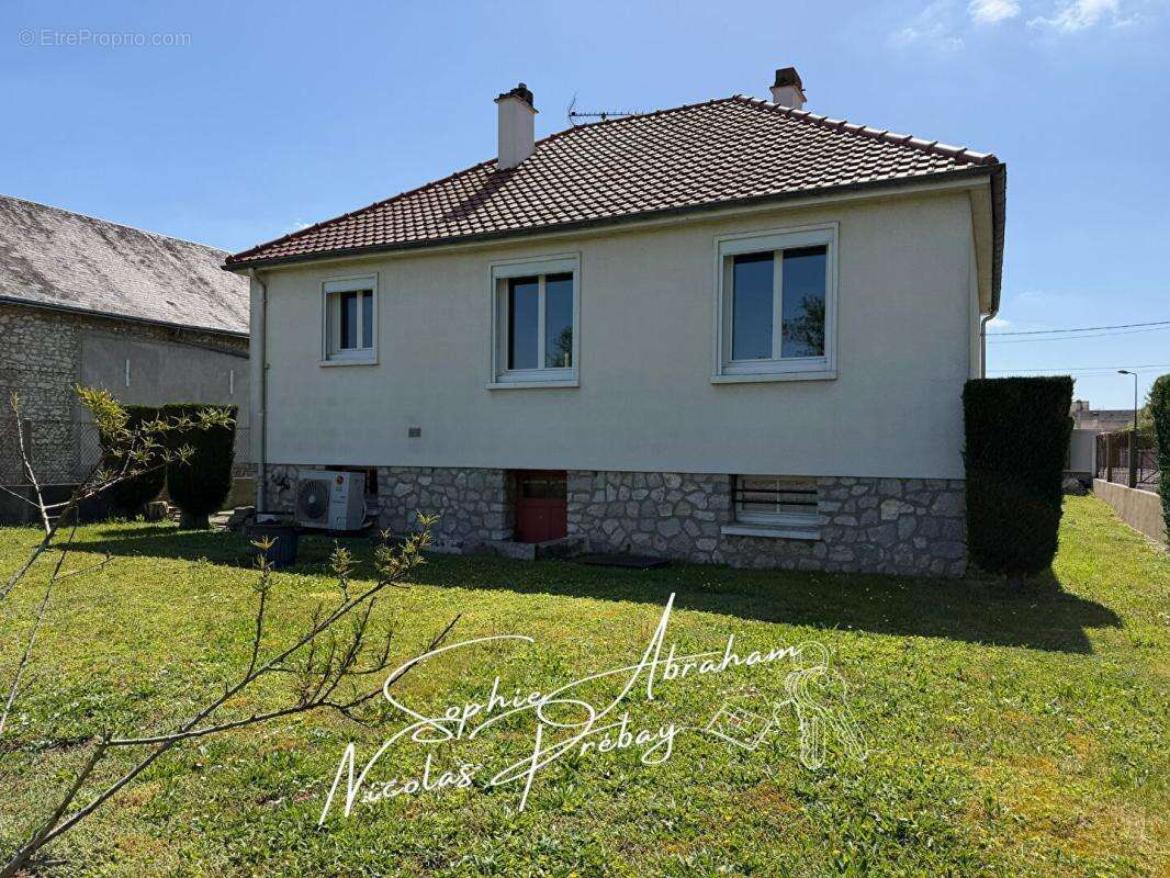 Maison à TOURY