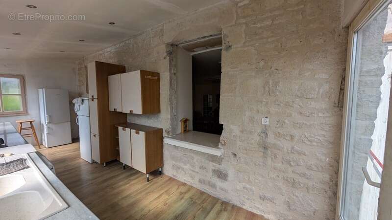 Maison à PACY-SUR-ARMANCON