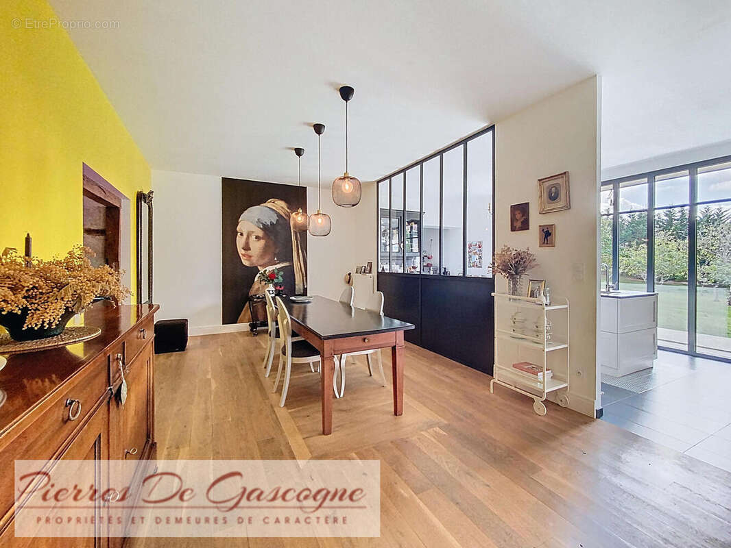 Maison à VIC-FEZENSAC