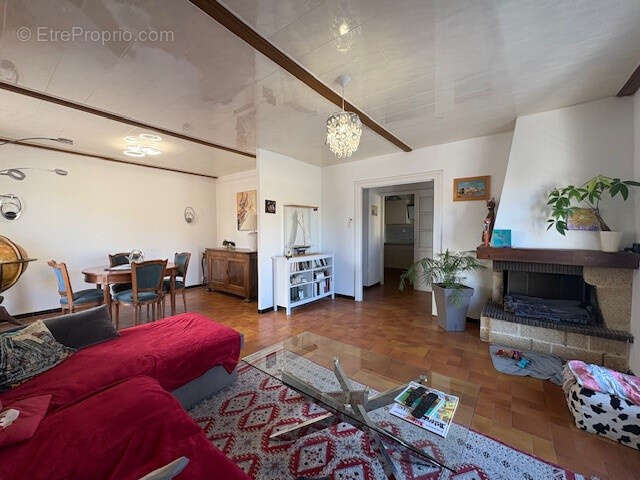 Appartement à MAUGUIO