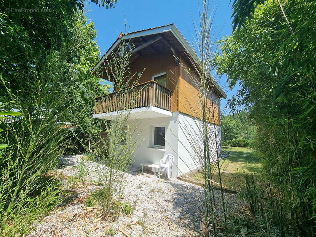Appartement à PARENTIS-EN-BORN