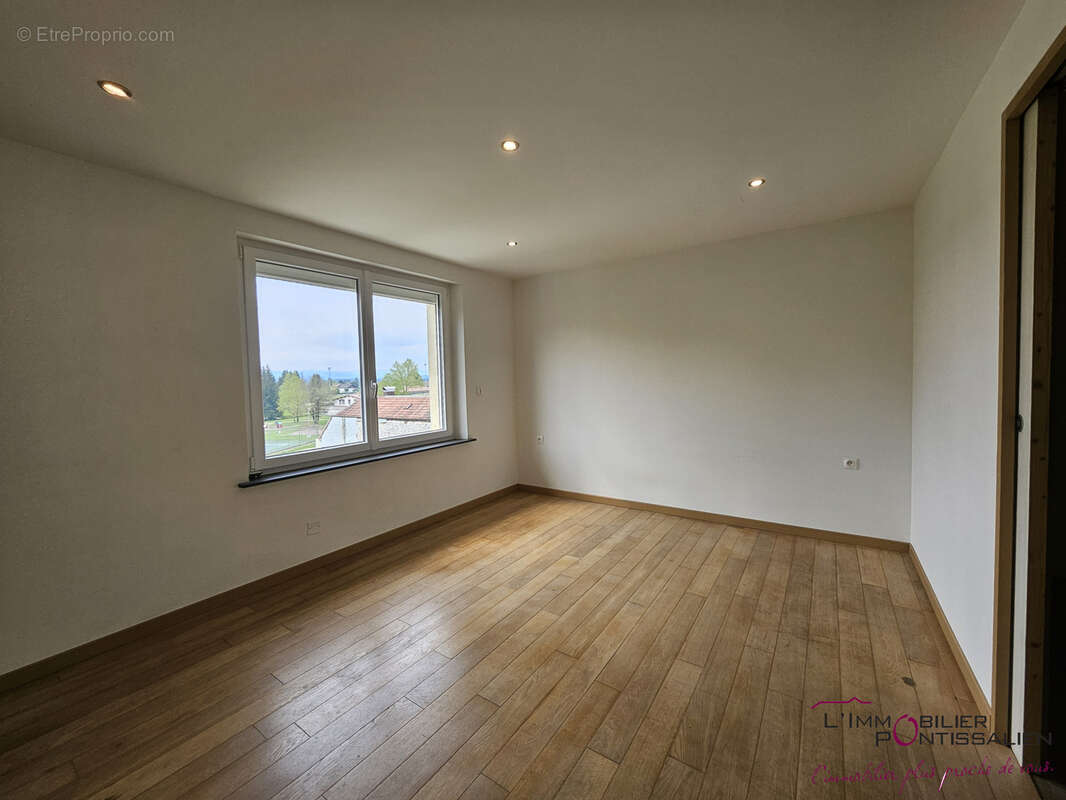 Appartement à FRASNE