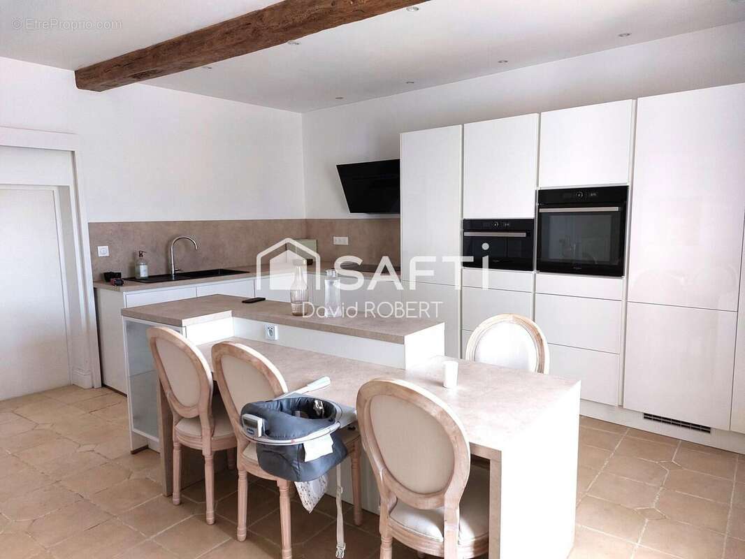 Maison 830 m² à Courcay  - photo 3