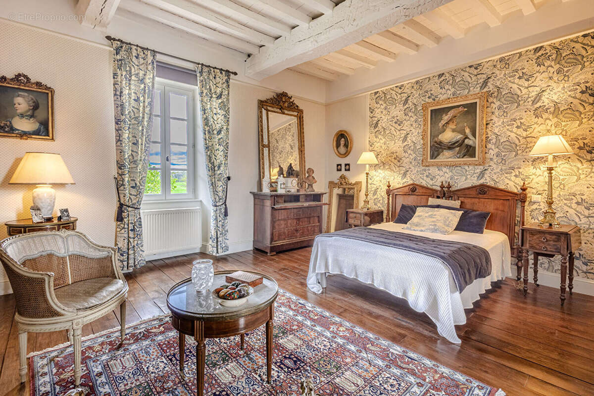 Maison à LA CHAPELLE-MONTBRANDEIX