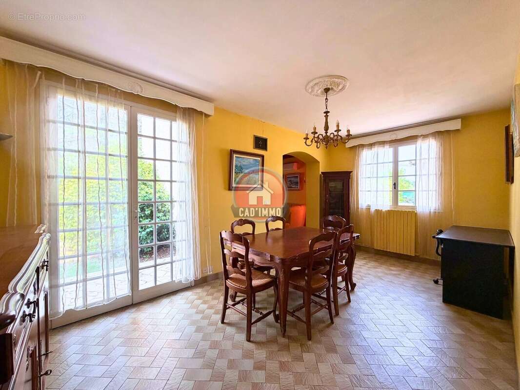 Plain pied de 116 M² 4 chambres, et garage. - photo 2