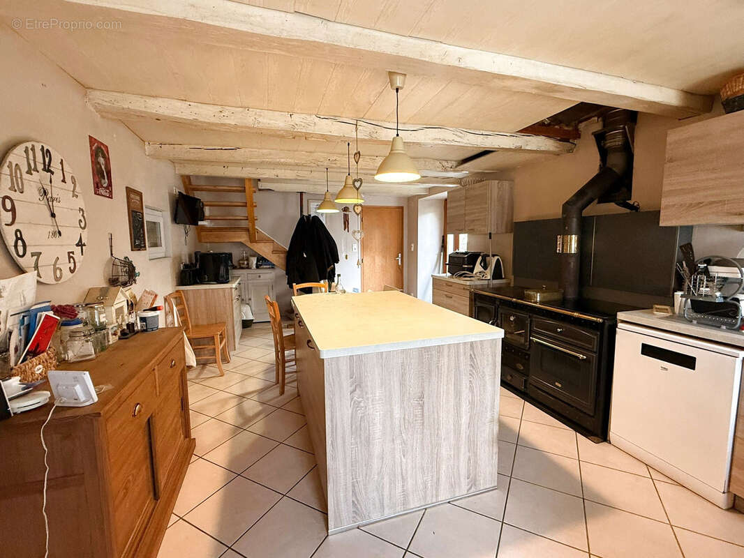 Maison à HYEVRE-MAGNY