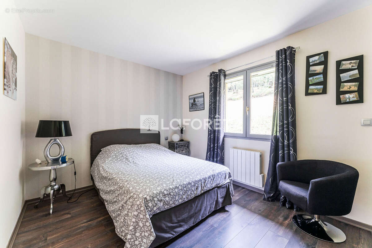 Maison à SAINT-LAURENT-DE-CHAMOUSSET