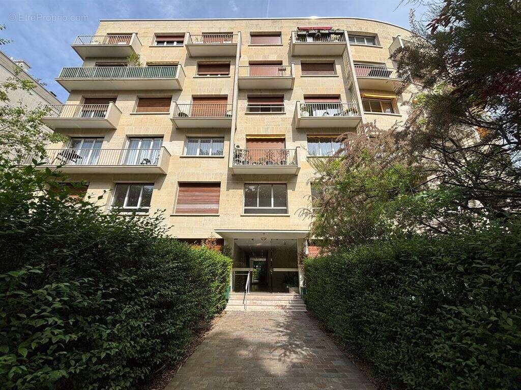 Neuilly-sur-Seine – Quartier Château  3 pièces au calme avec parking - photo 3