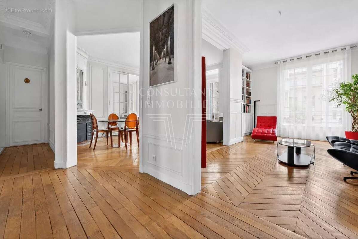 Appartement à PARIS-16E