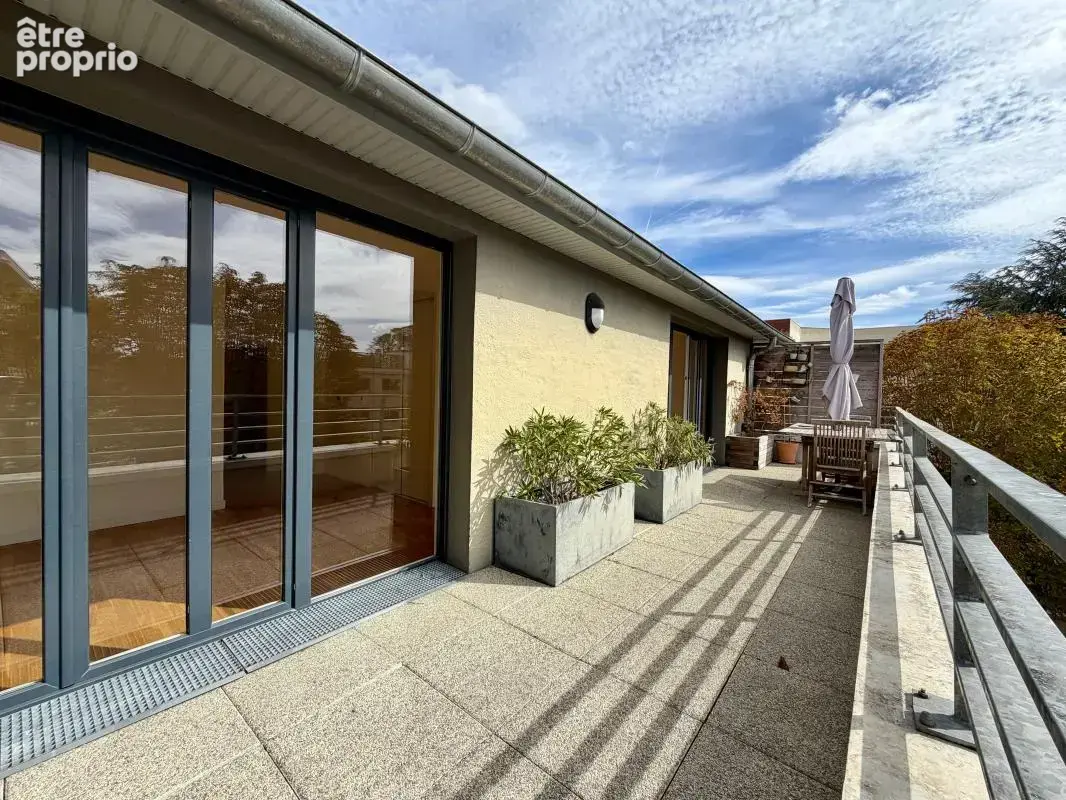 Nogent-sur-Marne – 5 pièces familial de 104 m², dernier étage, terrasse de 20 m² et 2 parkings - photo 2