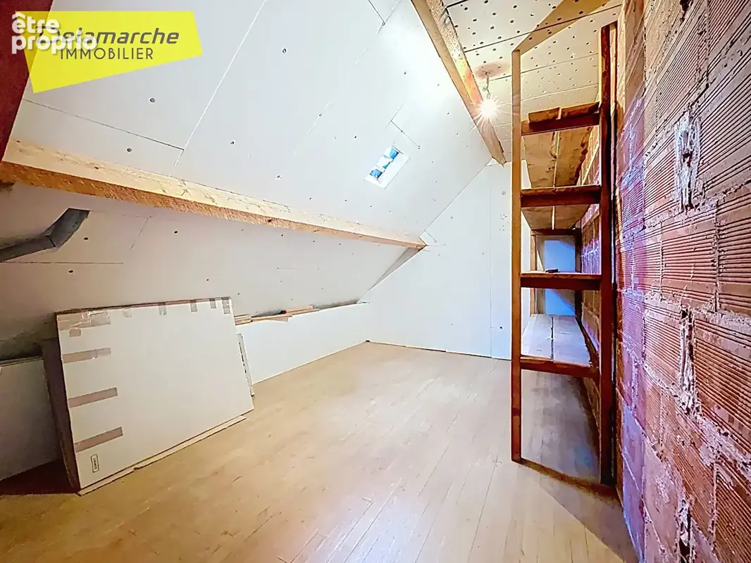 À vendre : maison à Grandparigny, 5 chambres, vie de plain-pied, sous-sol complet, dépendances et terrain constructible - photo 11
