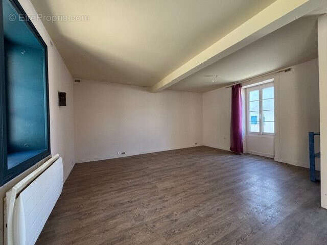 Maison à LE GUE-DE-VELLUIRE