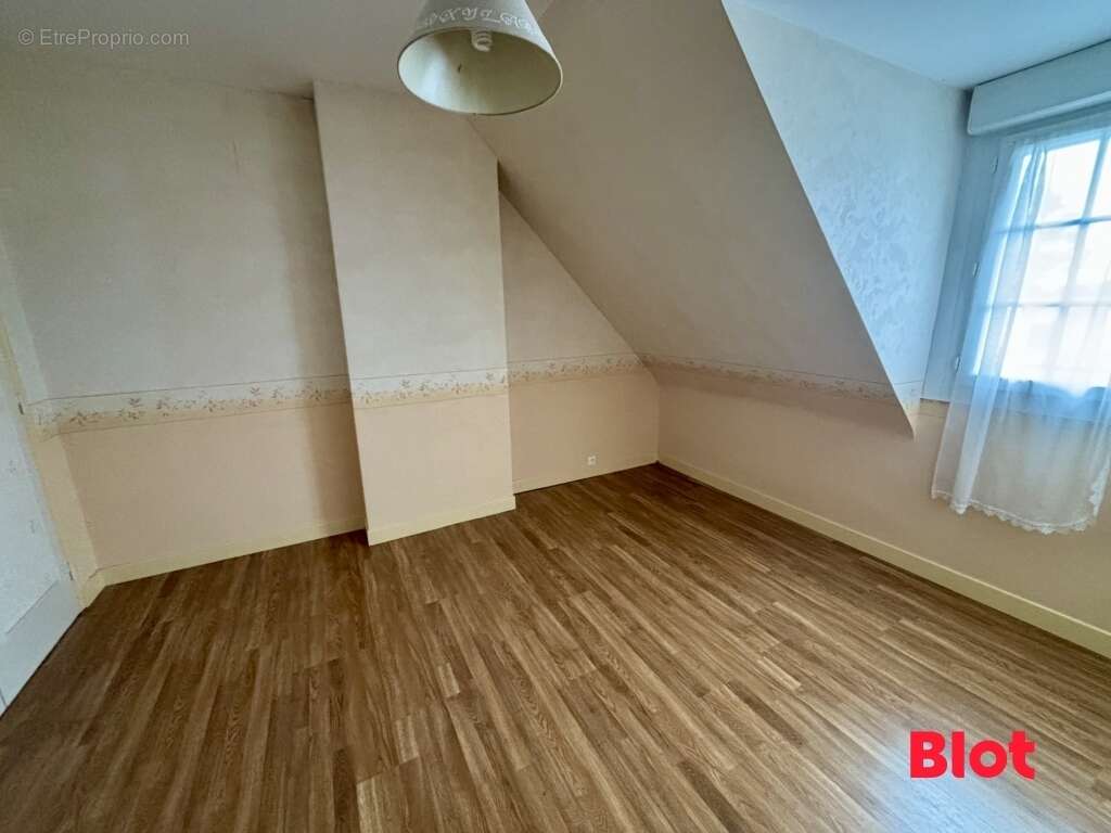 Maison à NOYAL-CHATILLON-SUR-SEICHE