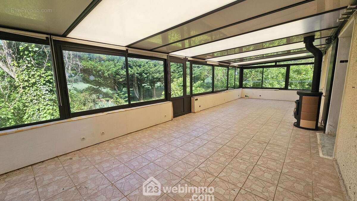 Une véranda de 42 m² sans vis à vis. - Maison à LA FERTE-ALAIS